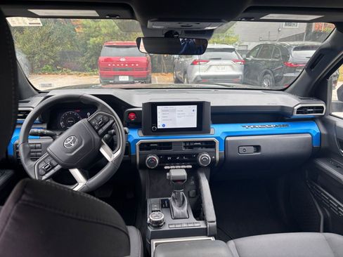 Used 2025 Toyota Tacoma TRD Off-Road image 31