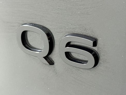 Used 2025 Audi Q6 e-tron Premium Plus w/ Premium Plus AWD/4WD image 10