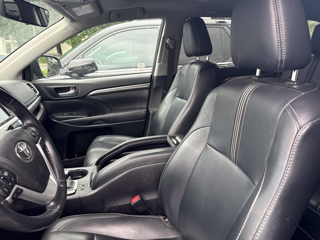 Used 2017 Toyota Highlander SE AWD/4WD image 10