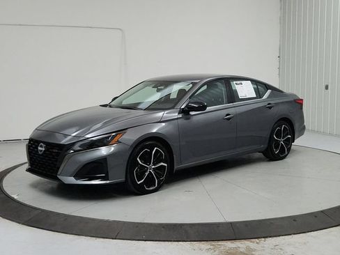 Used 2025 Nissan Altima 2.5 SR FWD image 3