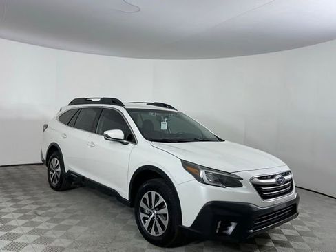 Used 2020 Subaru Outback Premium AWD/4WD image 3