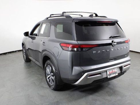 Certified 2024 Nissan Pathfinder SL FWD image 16