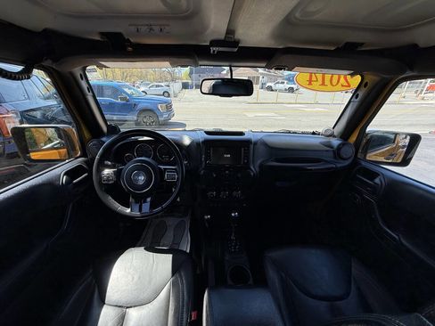 Used 2014 Jeep Wrangler Unlimited Sahara image 12
