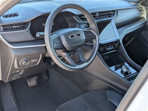 Certified 2024 Jeep Grand Cherokee L Laredo image 11