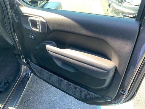 Used 2025 Jeep Wrangler Unlimited Sport AWD/4WD image 14