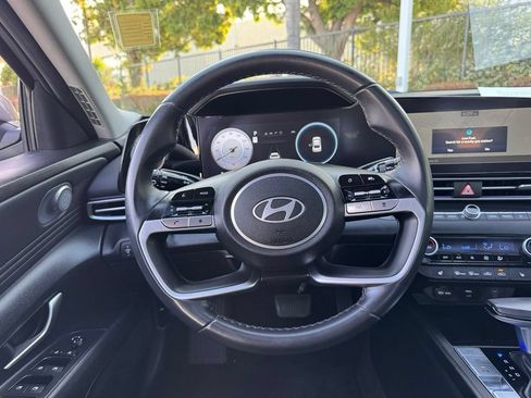 Used 2024 Hyundai Elantra Limited FWD image 15