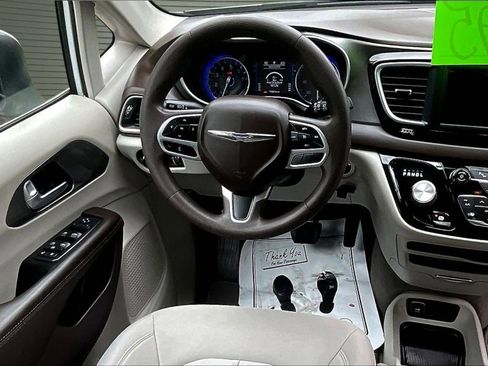 Used 2019 Chrysler Pacifica L FWD image 8