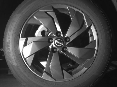 Used 2025 Nissan Rogue SV image 14