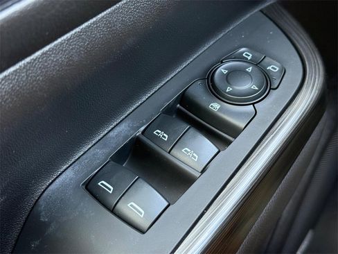 Used 2023 GMC Acadia SLT image 21