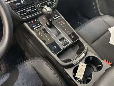 Certified 2025 Porsche Macan image 23