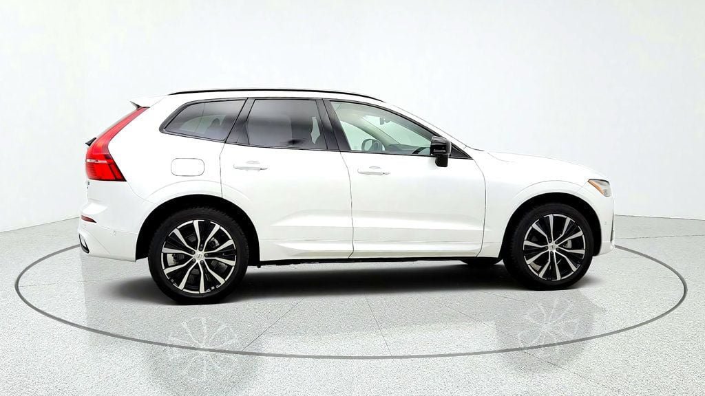 Used 2025 Volvo XC60 B5 Plus w/ Protection Package Premier AWD/4WD image 4