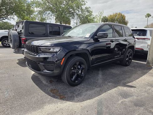 Used 2024 Jeep Grand Cherokee Altitude image 4