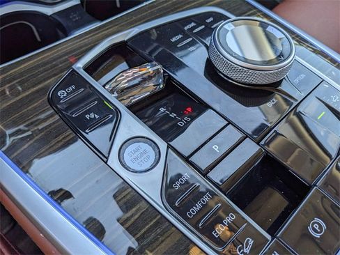 Used 2024 BMW X7 xDrive40i w/ Executive Package image 28