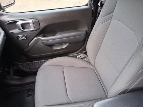 Used 2023 Jeep Gladiator Willys image 13