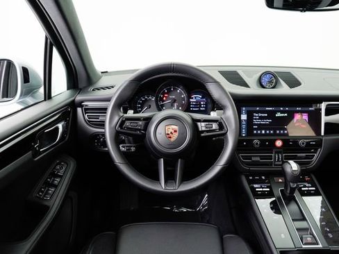 Certified 2026 Porsche Macan AWD/4WD image 19