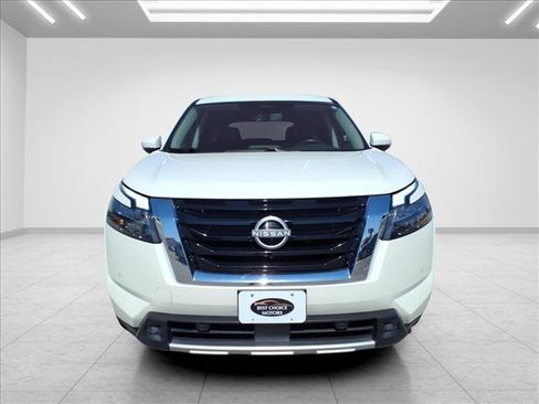Used 2024 Nissan Pathfinder SV AWD/4WD image 4