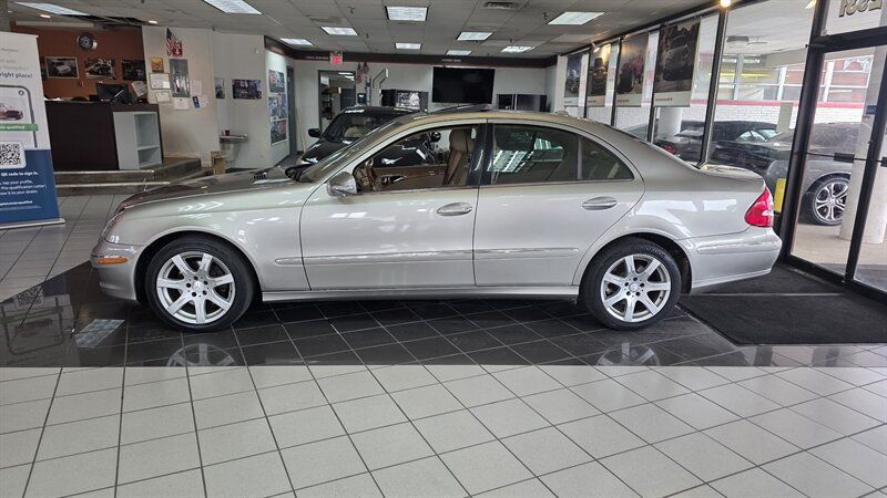 Used 2008 Mercedes-Benz E 350 4MATIC Sedan image 2