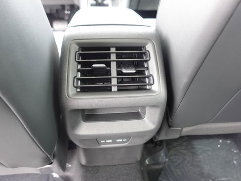 New 2026 Volkswagen Tiguan SE AWD/4WD image 31