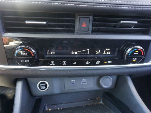 Used 2023 Nissan Rogue SV image 11