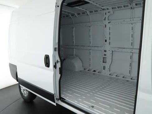 New 2024 RAM ProMaster 2500 w/ Quick Order Package 22H SLT+ image 17
