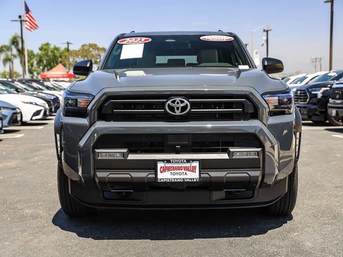 Certified 2025 Toyota 4Runner SR5 AWD/4WD image 2