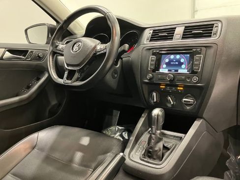 Used 2015 Volkswagen Jetta SE image 43