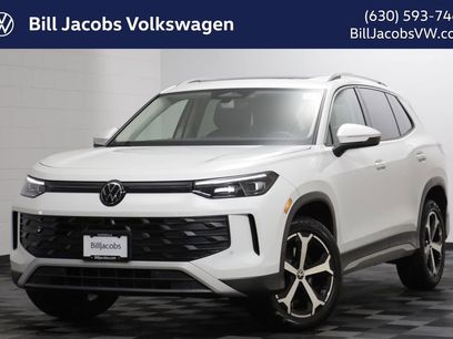 Used 2025 Volkswagen Tiguan SE w/ Panoramic Sunroof Package