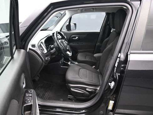 Used 2018 Jeep Renegade Latitude w/ Cold Weather Group image 9