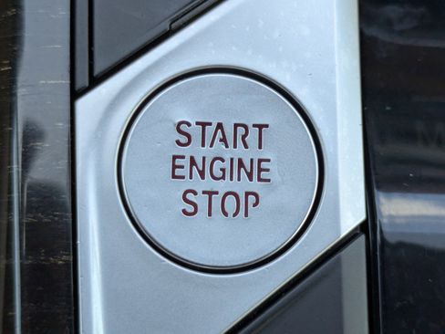 Used 2023 BMW 330i Sedan w/ Premium Package image 35