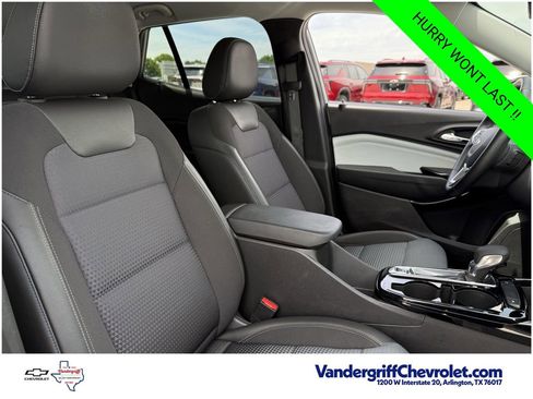 Certified 2025 Chevrolet Trax LT w/ LT Convenience Package FWD image 21