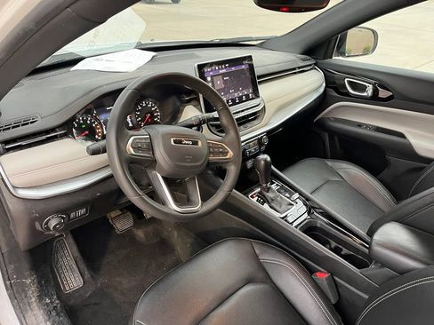 Certified 2025 Jeep Compass Limited AWD/4WD image 12