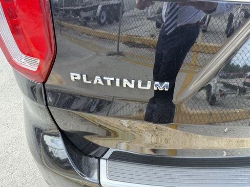 Used 2019 Ford Explorer Platinum image 25