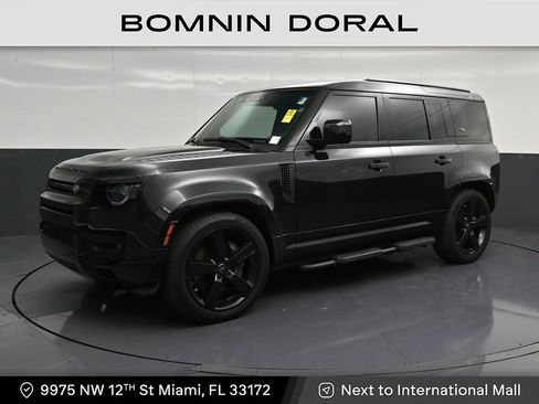 Used 2024 Land Rover Defender 110 X-Dynamic SE AWD/4WD image 1