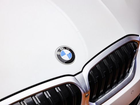 Certified 2025 BMW 330i Sedan image 9