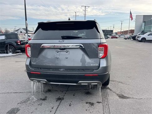 Used 2022 Ford Explorer XLT w/ Equipment Group 202A image 4
