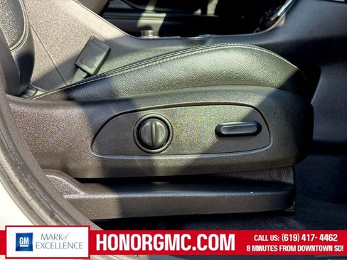 Used 2024 GMC Terrain SLT image 21