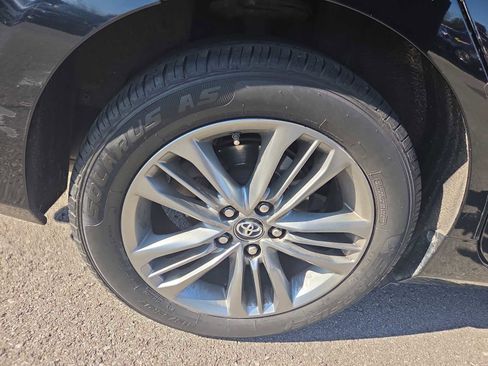 Used 2017 Toyota Camry SE image 4
