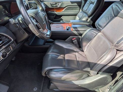 Used 2018 Lincoln Navigator L Select AWD/4WD image 16