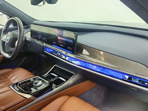 Used 2023 BMW i7 xDrive60 image 22