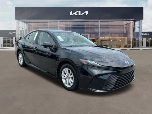 Used 2025 Toyota Camry LE AWD/4WD image 1