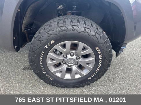 Used 2018 Toyota Tacoma SR5 AWD/4WD image 27