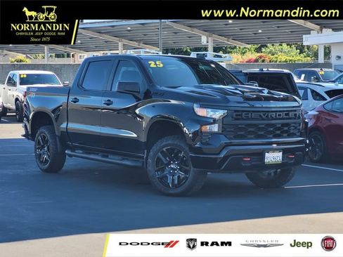 Used 2025 Chevrolet Silverado 1500 Custom Trail Boss w/ LPO, Dark Essentials Package AWD/4WD image 1