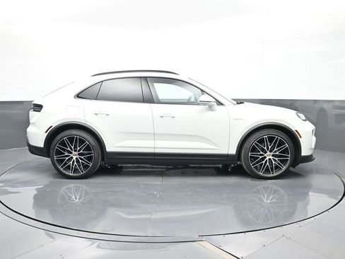 Certified 2025 Porsche Macan Electric RWD image 28