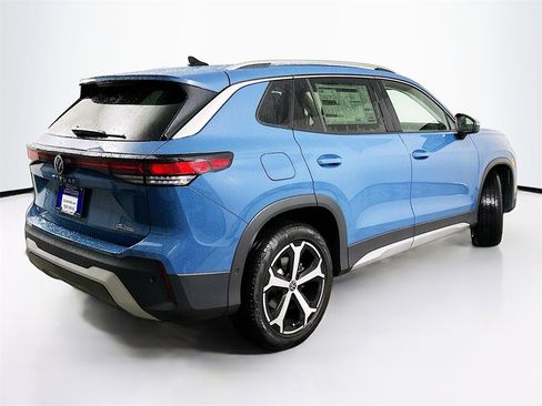 New 2025 Volkswagen Tiguan SE image 7