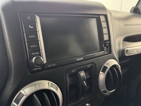 Used 2014 Jeep Wrangler Unlimited Freedom Edition image 14