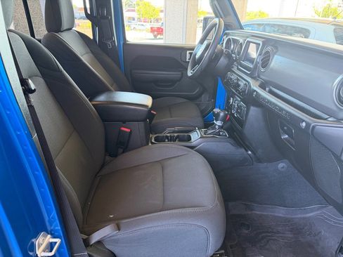 Used 2023 Jeep Wrangler Unlimited AWD/4WD image 35