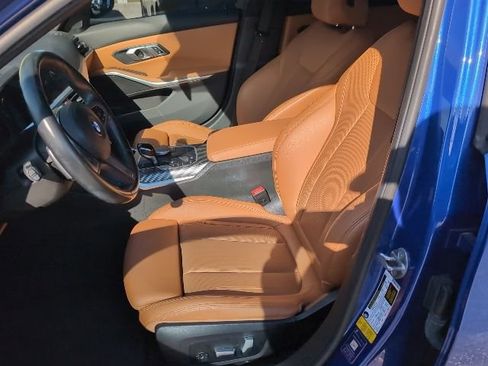 Used 2022 BMW 330i Sedan w/ M Sport Package image 9