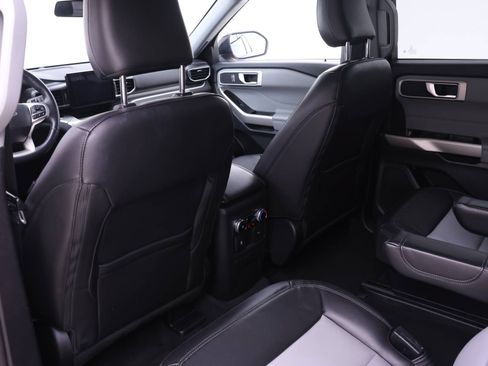 Used 2022 Ford Explorer XLT w/ Equipment Group 202A AWD/4WD image 11