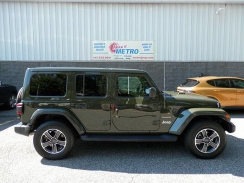 Used 2023 Jeep Wrangler Unlimited Sahara w/ LED Lighting Group AWD/4WD image 9