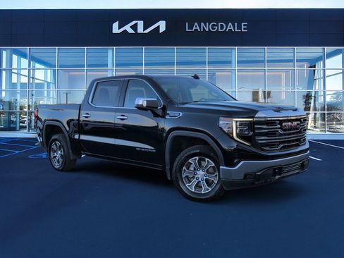 Used 2025 GMC Sierra 1500 SLT image 1